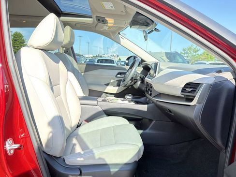 Used 2023 Nissan Rogue SV w/ SV Premium B Package FWD image 18