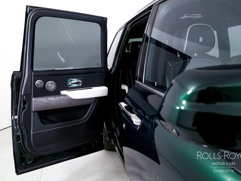 Used 2026 Rolls-Royce Cullinan AWD/4WD image 29