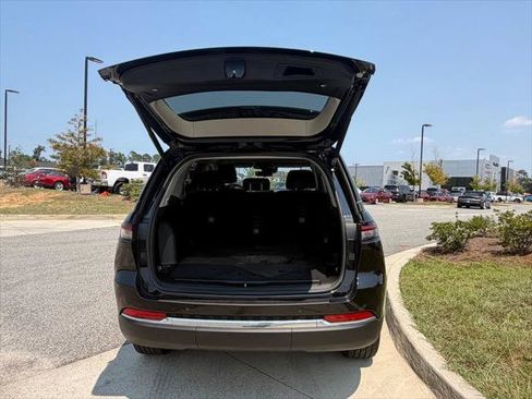 Certified 2023 Jeep Grand Cherokee Limited w/ Luxury Tech Group II AWD/4WD image 40