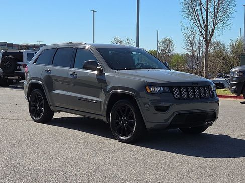 Used 2019 Jeep Grand Cherokee Altitude image 1