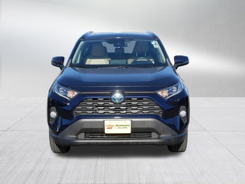 Used 2021 Toyota RAV4 XLE Premium image 2