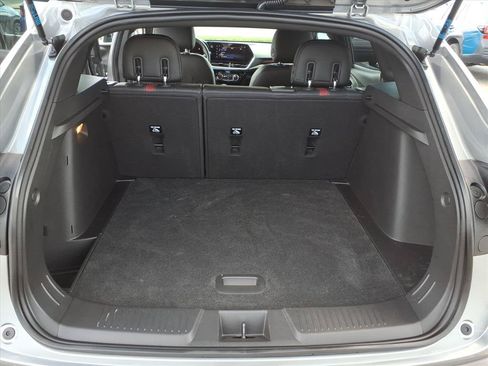 Used 2024 Chevrolet Trax RS w/ Sunroof Package FWD image 14