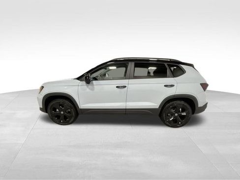 New 2026 Volkswagen Taos SE AWD/4WD image 2