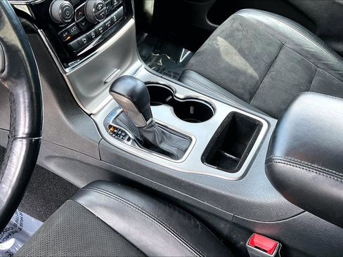 Used 2020 Jeep Grand Cherokee Altitude image 15