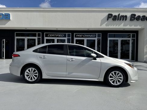 Used 2023 Toyota Corolla LE w/ LE Convenience Package FWD image 23