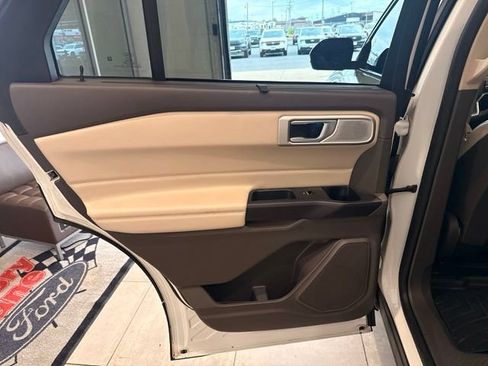 Used 2020 Ford Explorer Platinum w/ Premium Technology Package AWD/4WD image 14
