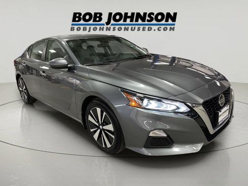 Used 2022 Nissan Altima 2.5 SV image 1