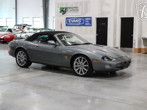 Used 2004 Jaguar XK8 Convertible image 18