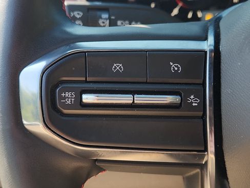 Used 2024 GMC Canyon AT4X image 21