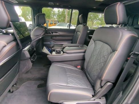 Used 2025 Jeep Grand Wagoneer Series III w/ Rear Seat Video Group 1 AWD/4WD image 17