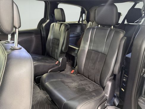 Used 2015 Dodge Grand Caravan SXT FWD image 10