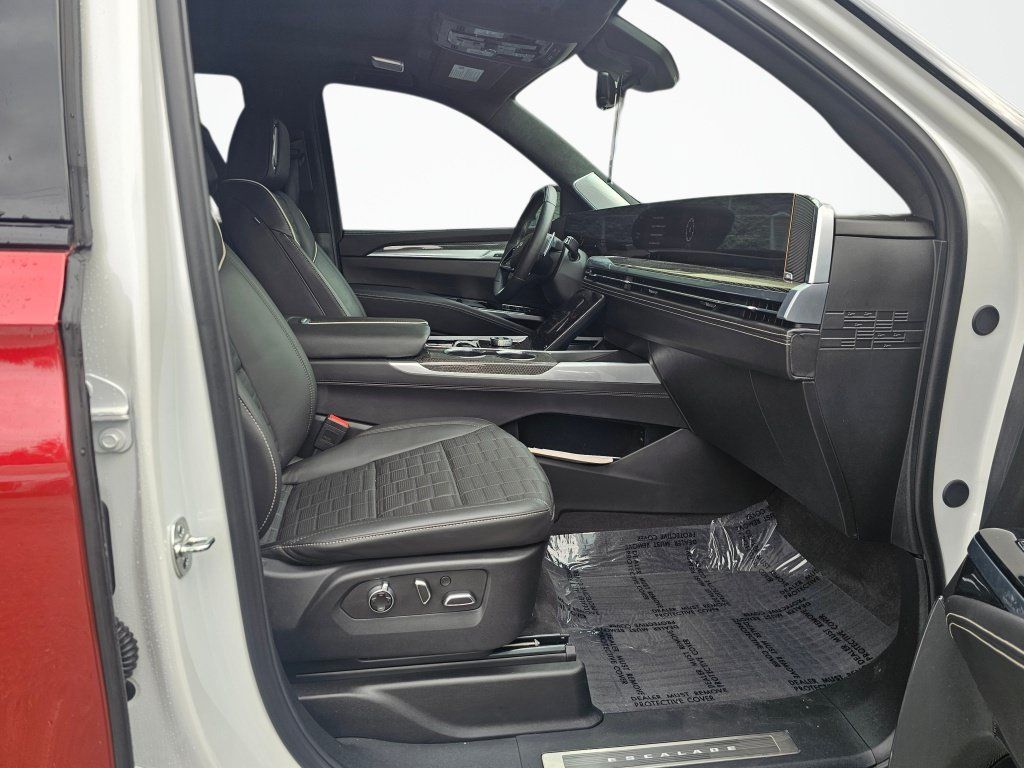Used 2025 Cadillac Escalade V AWD/4WD image 15