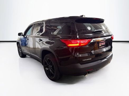 Used 2021 Chevrolet Traverse LS w/ LPO, Black Accent Package FWD image 8