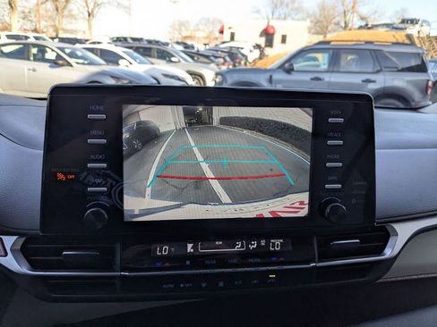 Used 2024 Toyota Sienna LE image 17