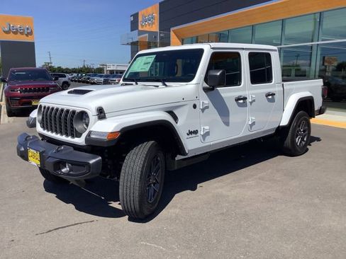 New 2026 Jeep Gladiator Sport AWD/4WD image 5