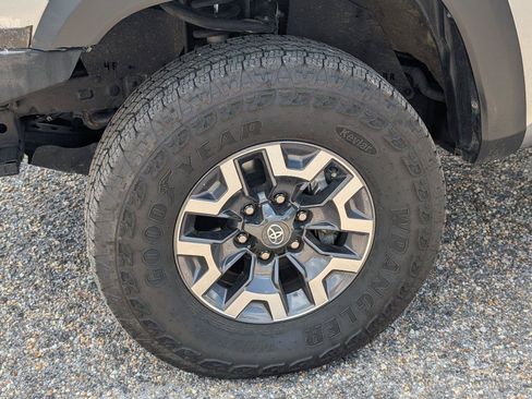 Used 2023 Toyota Tacoma TRD Off-Road AWD/4WD image 11