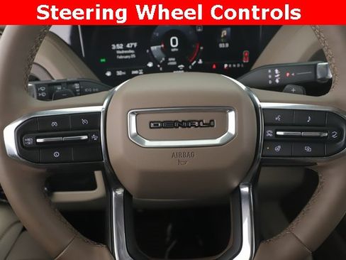 Used 2025 GMC Yukon Denali w/ Sun & Power Step Package image 24