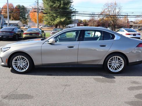 Used 2024 BMW 530i xDrive image 9