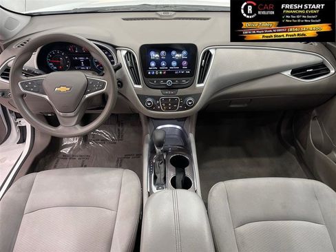 Used 2022 Chevrolet Malibu LT FWD image 33