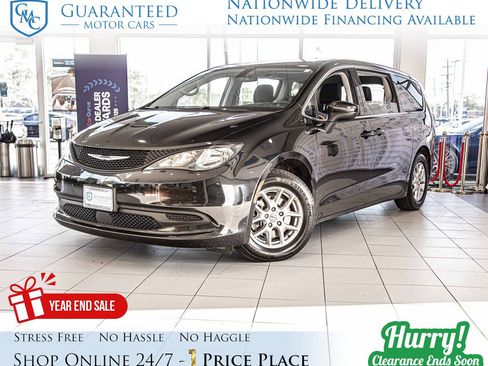 Used 2022 Chrysler Voyager LX image 1