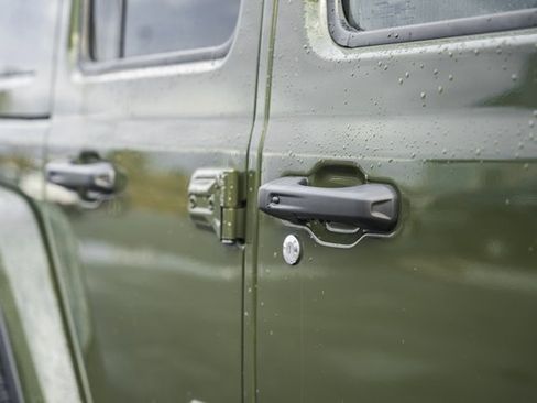 Used 2021 Jeep Wrangler Unlimited Sahara w/ LED Lighting Group image 17