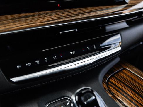 Used 2023 Cadillac Escalade Premium Luxury RWD image 25