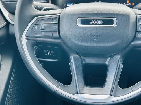 Used 2024 Jeep Grand Cherokee Limited w/ Luxury Tech Group II AWD/4WD image 21