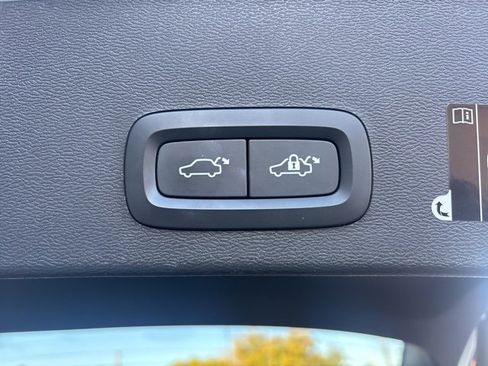 Used 2019 Volvo XC40 T5 Inscription image 9