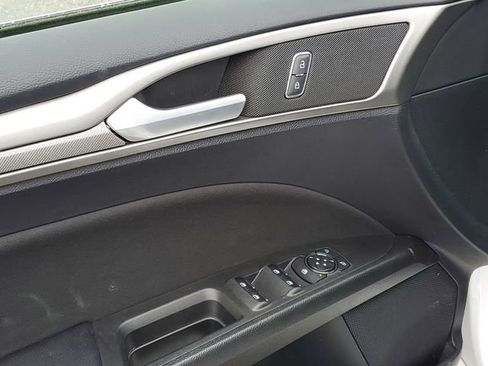 Used 2020 Ford Fusion SE image 22