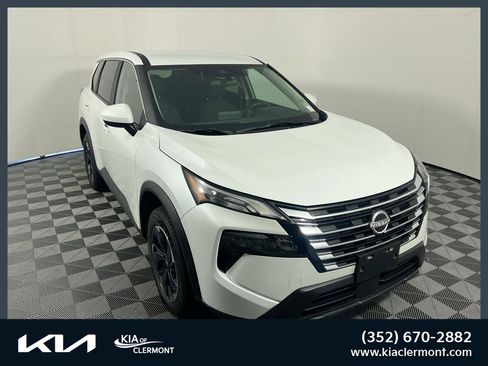 Used 2024 Nissan Rogue SV AWD/4WD image 1