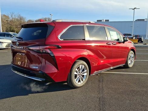 New 2026 Toyota Sienna Limited image 6