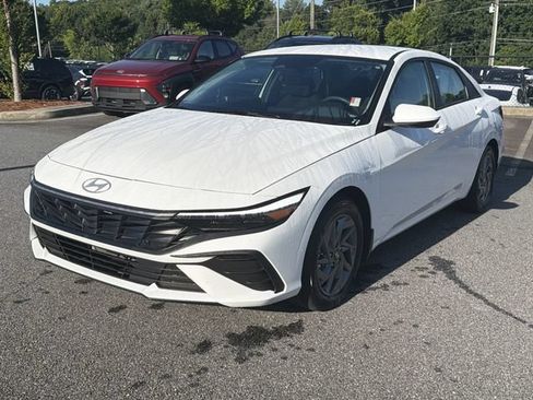 Certified 2026 Hyundai Elantra Hybrid FWD image 3