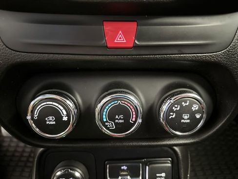 Used 2017 Jeep Renegade Trailhawk image 20