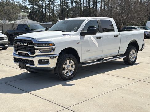 Used 2025 RAM 2500 Big Horn AWD/4WD image 4
