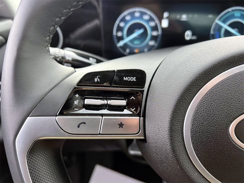 Certified 2025 Hyundai Elantra Limited image 27