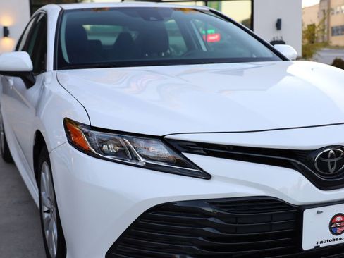 Used 2020 Toyota Camry LE image 29
