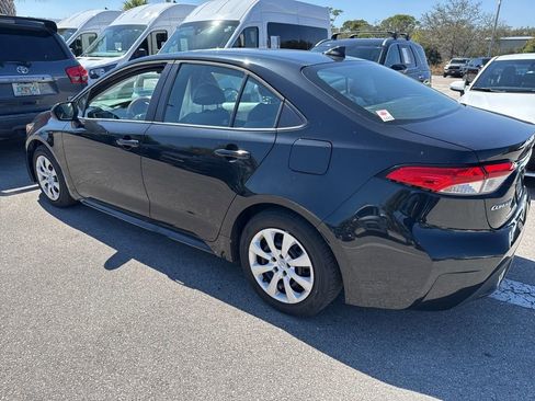 Used 2021 Toyota Corolla LE image 11