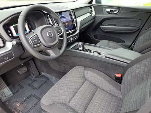 Used 2023 Volvo XC60 B5 Core image 14