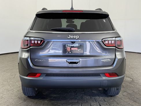 Used 2022 Jeep Compass Latitude AWD/4WD image 6