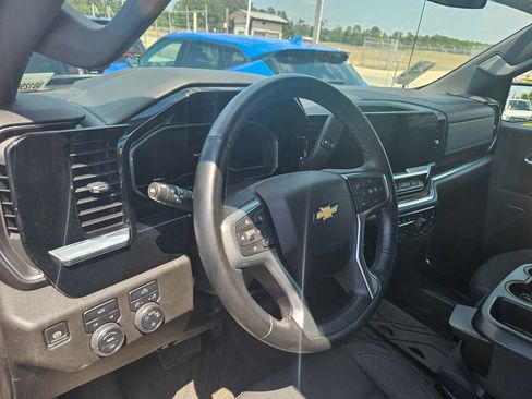 Used 2023 Chevrolet Silverado 1500 LT AWD/4WD image 8