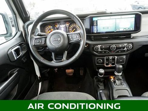 Used 2025 Jeep Gladiator Sport image 7