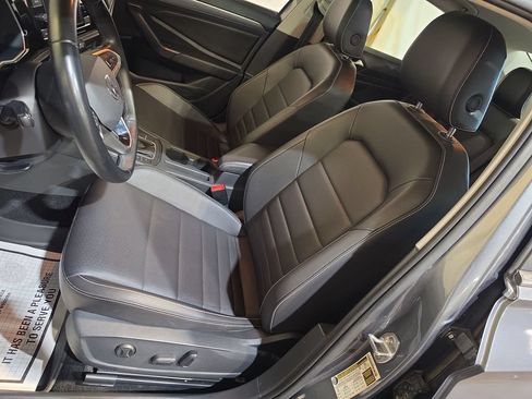 Used 2024 Volkswagen Jetta SE FWD image 13