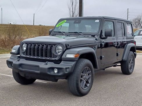 Used 2024 Jeep Wrangler Sport S image 2