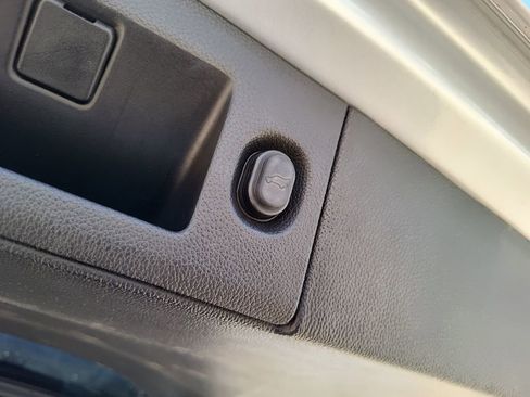 Used 2018 GMC Yukon Denali image 8