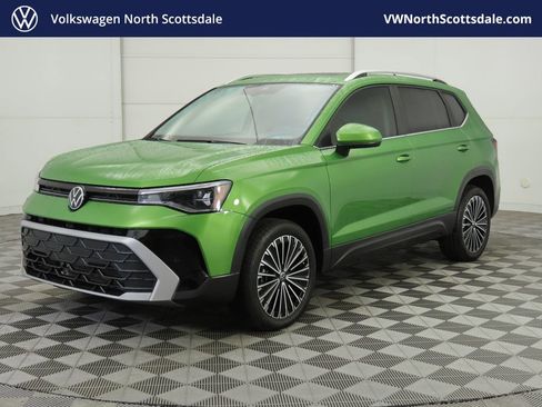 Certified 2025 Volkswagen Taos SE w/ Panoramic Sunroof Package image 1