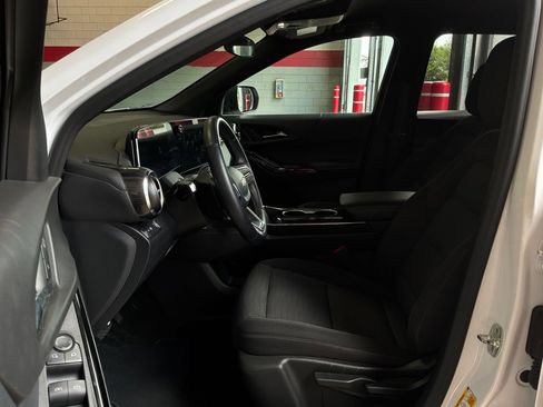 Used 2025 Chevrolet Equinox LT FWD image 10