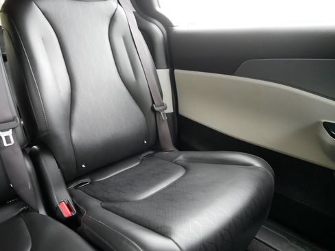 Certified 2024 Kia Carnival LX image 14