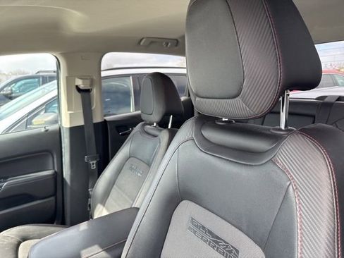 Used 2015 GMC Canyon SLE w/ All-Terrain Package image 11