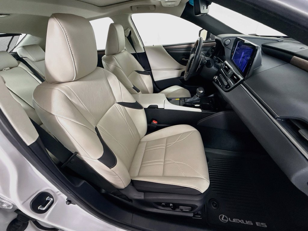 Certified 2024 Lexus ES 300h w/ Technology Package FWD image 29