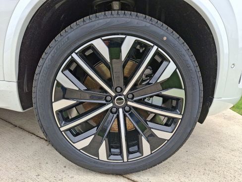 New 2025 Volvo XC90 T8 Plus image 6